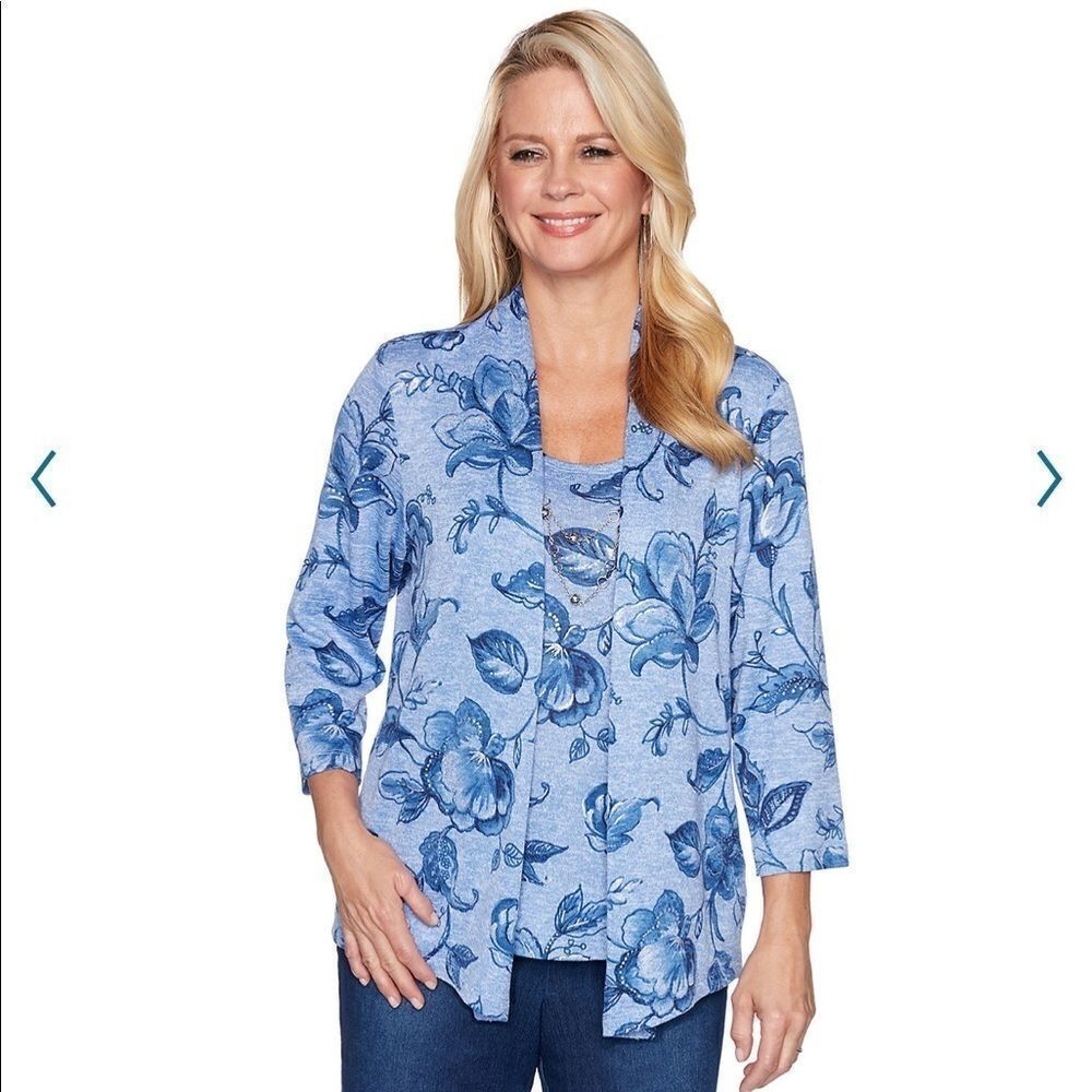 Alfred Dunner Floral Mixed Media Top size medium